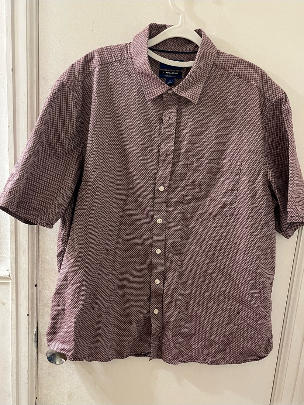 Apt. 9 Men's Short-Sleeve Button-Down Shirt in Burgundy Pattern